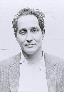 Black-and-white 1960s police identification portrait of Ronnie Biggs.
