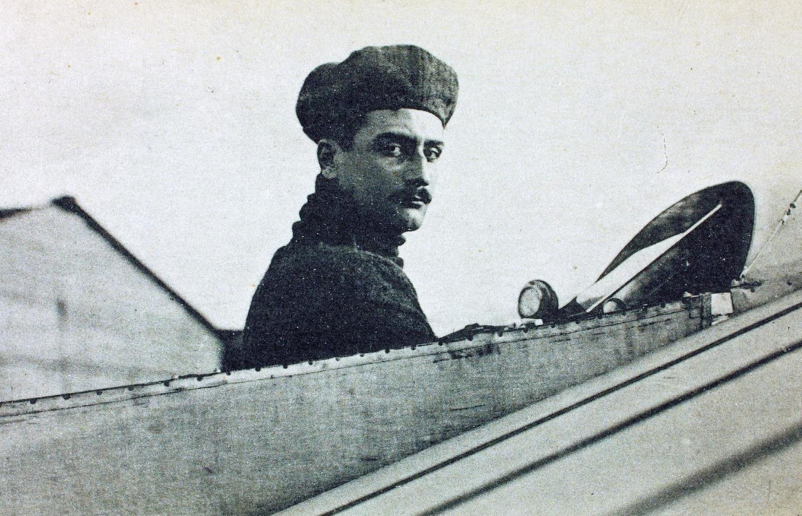 First World War-era photograph of French aviator Roland Garros in military uniform.