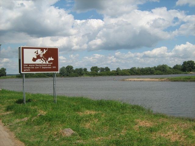 Modern marker of the former East–West German border on the Elbe at Schnackenburg