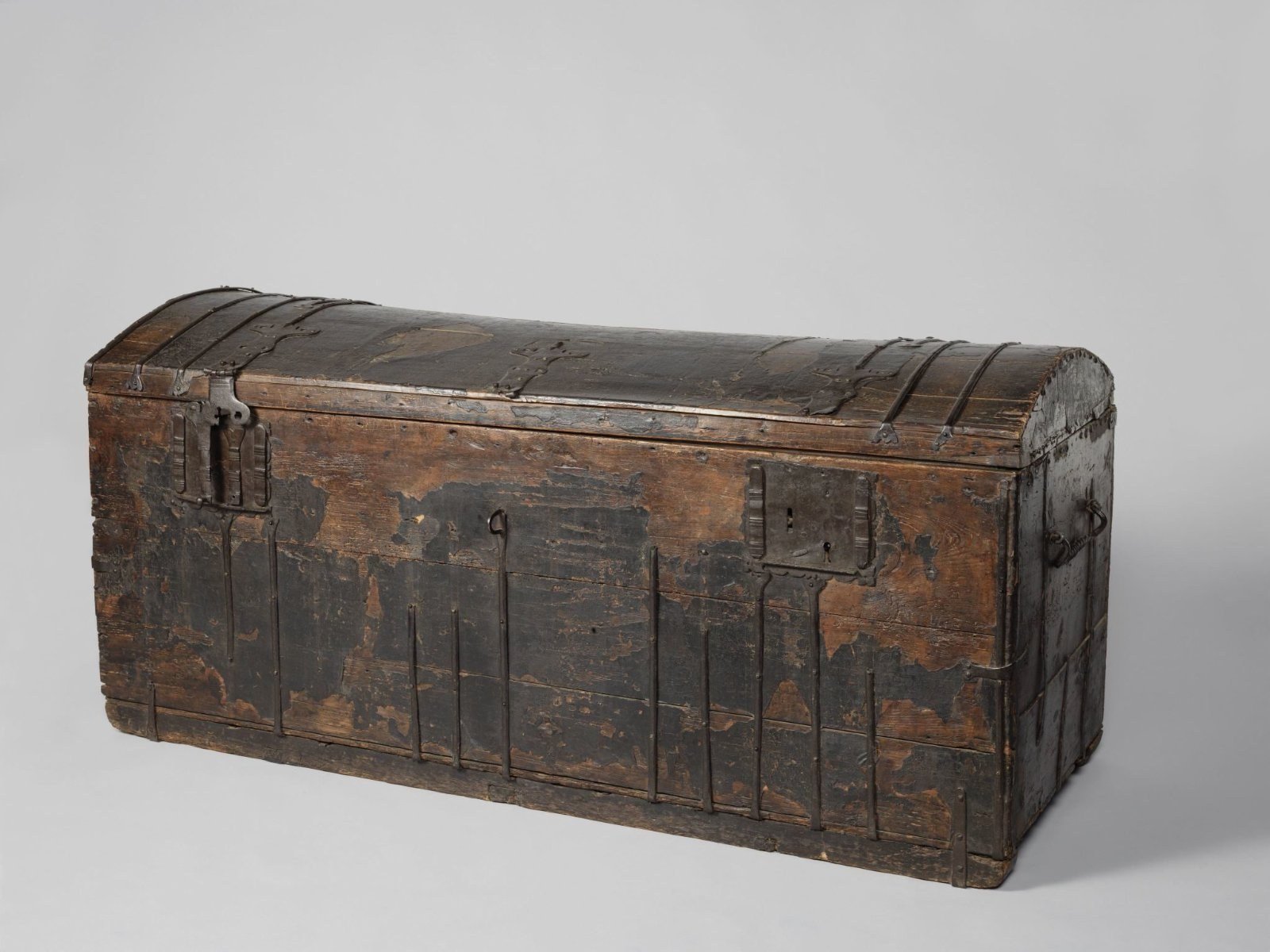 Early-seventeenth-century Rijksmuseum book chest considered a possible, but unproven, candidate for the chest used in Hugo Grotius's 1621 escape.