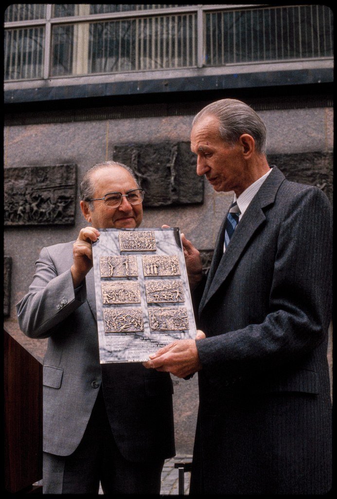 Jan Karski receiving a B’nai B’rith heroism award